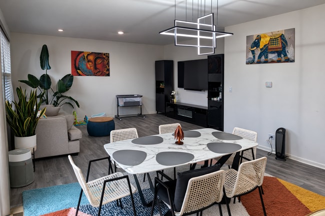 Building Photo - Spacious 4-Bedroom Modern Home with 3 Full Baths.