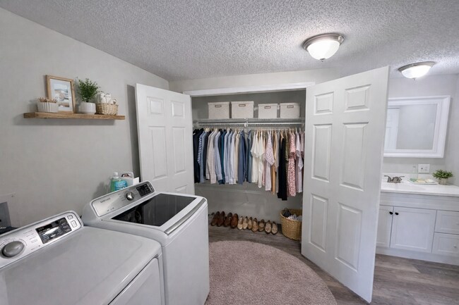 Building Photo - Fully Remodeled 3 Bedroom, 2 Bath Home in the Country – Versailles, KY