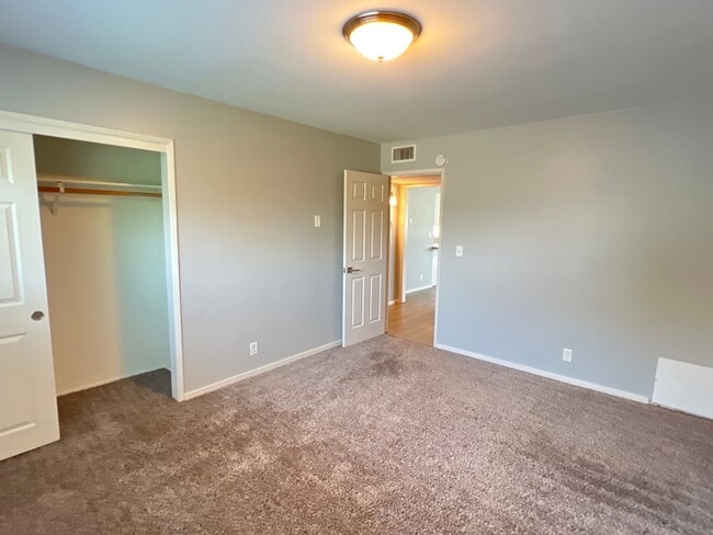 Building Photo - 5900 Stockdale Hwy