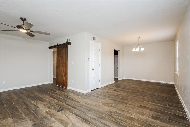 Building Photo - 2404 Carlton Way