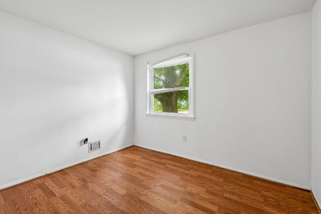 Building Photo - Charming and updated single-family home in a convenient Woodbridge location!