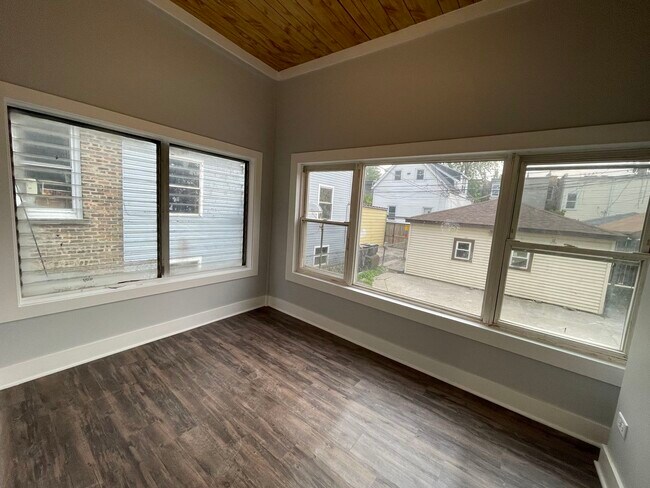 Building Photo - 2442 N Lawndale Ave