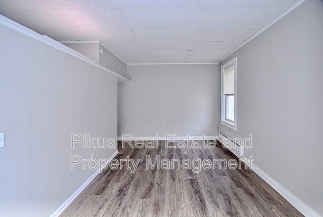 Building Photo - 111 Lincoln Way W