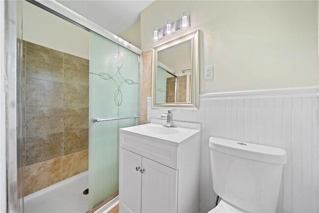 Building Photo - 1467 Thompson Pl