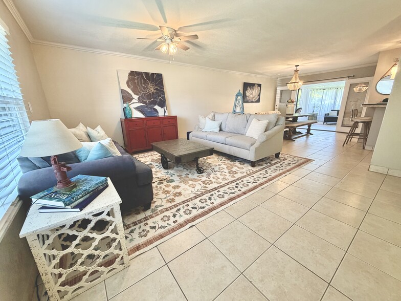 Building Photo - 695 A1A N