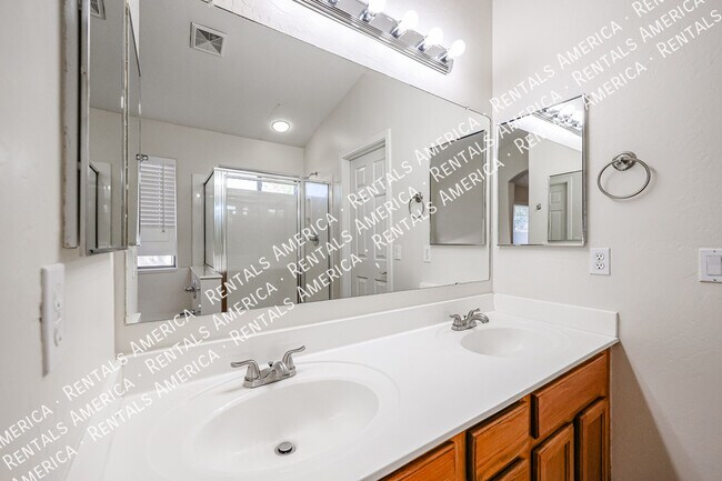 Building Photo - MOVE IN READY 4 BR IN WINDMILL RANCH
