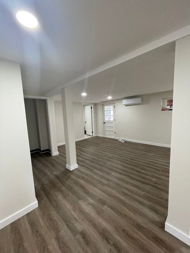 Building Photo - 1036 Seymour Ave