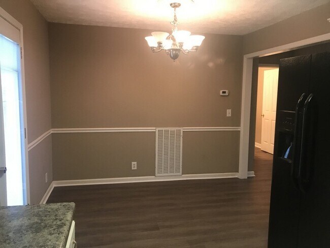 Building Photo - 157 Clearidge Dr