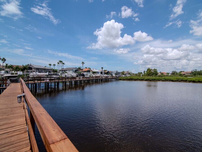 Building Photo - Waterfront Penthouse Living – Luxury 3 Bedroom / 2 Bath Condo on the Water