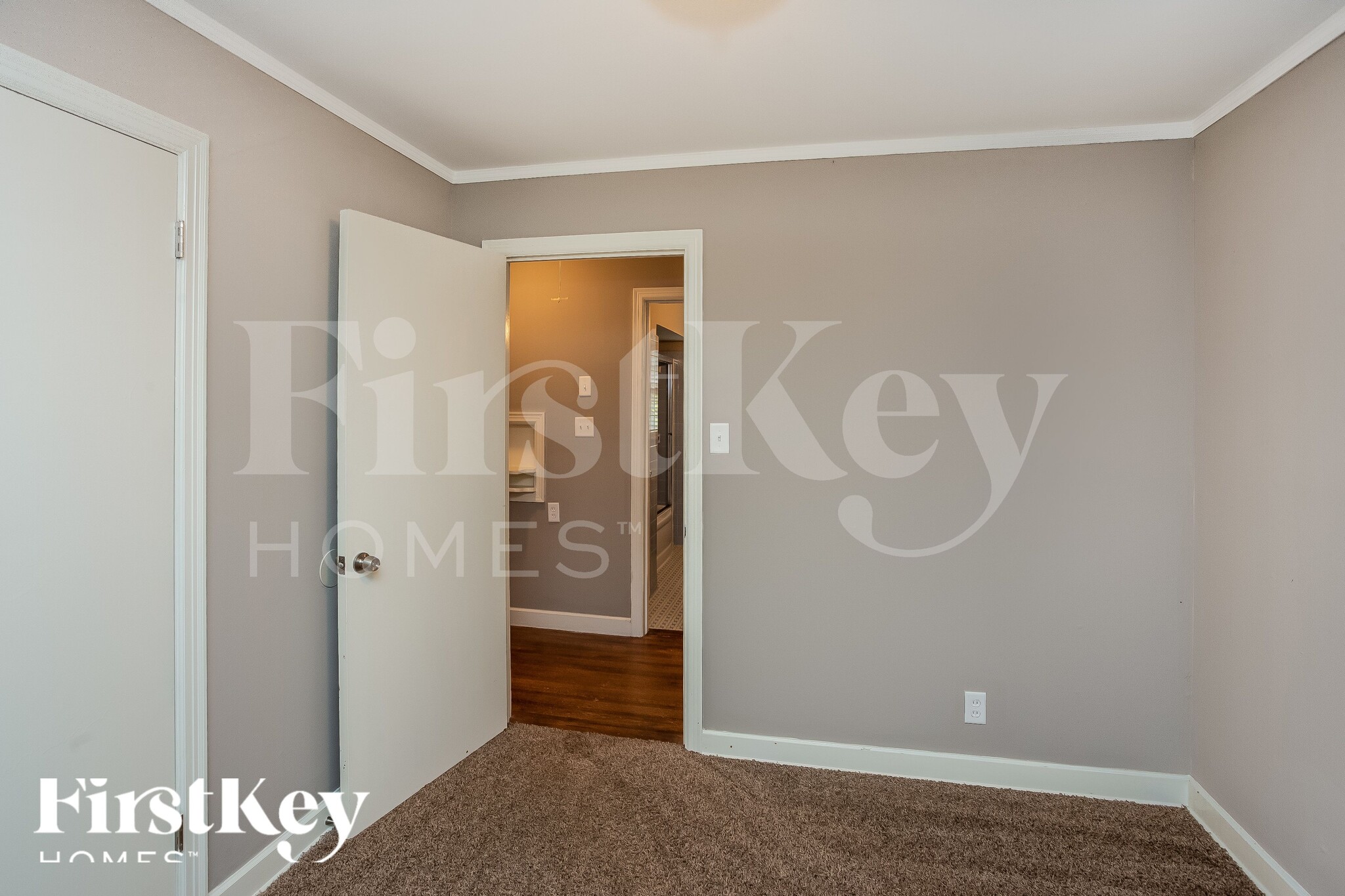 Building Photo - 4549 Leatherwood Ave