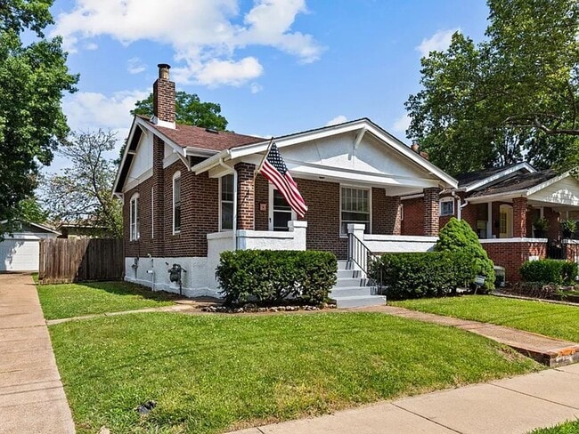 Building Photo - 2 bed 1 bath Maplewood home for Lease