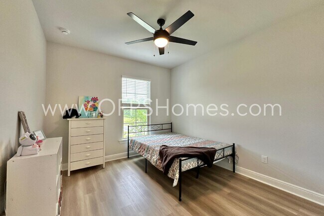 Building Photo - 4601 Jayhawk Dr