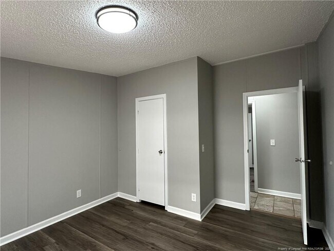 Building Photo - 4921 Sand Mine Dr