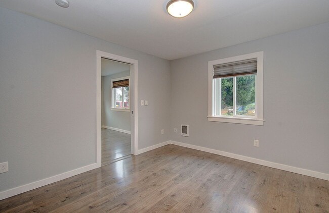 Building Photo - Charming 1+bd, 1ba Bungalow w/ Renovated Attic