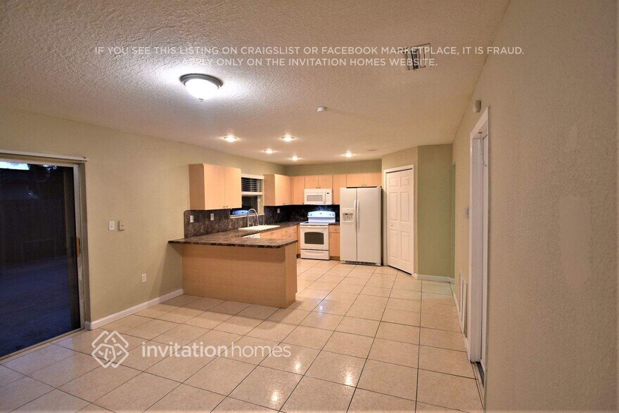 Building Photo - 16620 SW 93rd Ave