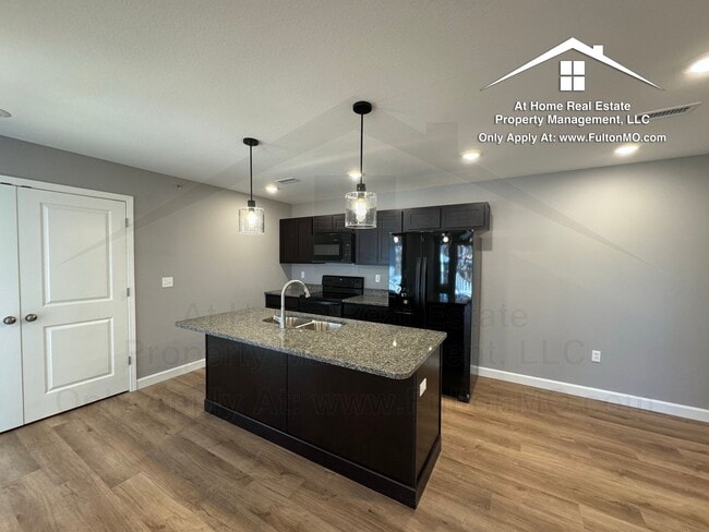 Building Photo - 2610 N Bluff St