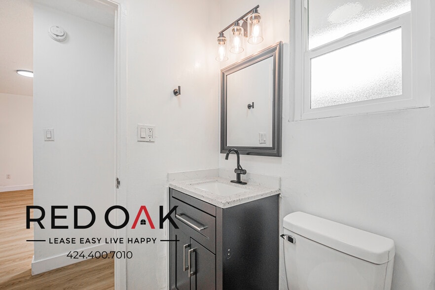 Building Photo - 2244 S Western Ave