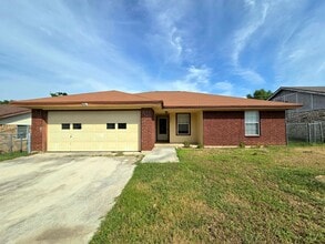Building Photo - AVAILABLE NOW!