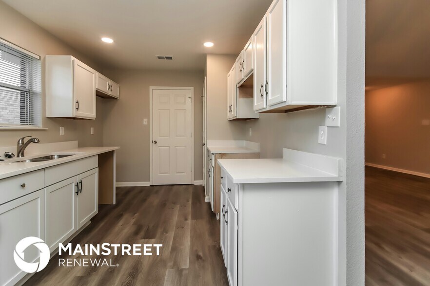 Building Photo - 4023 Almond Lake Dr