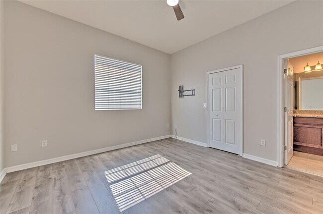 Building Photo - 7570 Tamarind Ave