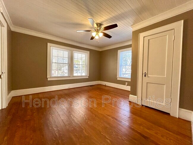 Building Photo - 935 Old Charlotte Rd SW