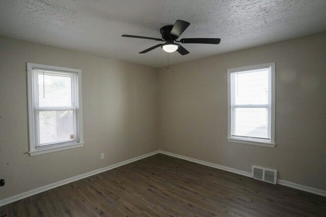 Building Photo - Fully Renovated 3-Bedroom Home – Move-In R...