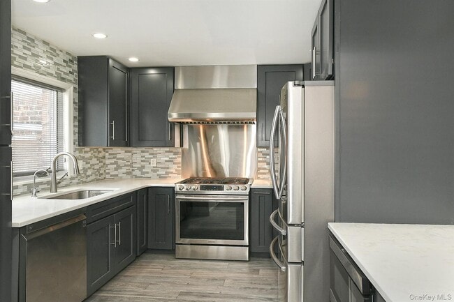 Building Photo - 222-03 Kingsbury Ave