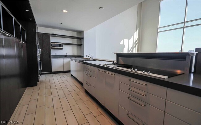 Building Photo - 900 S Las Vegas Blvd