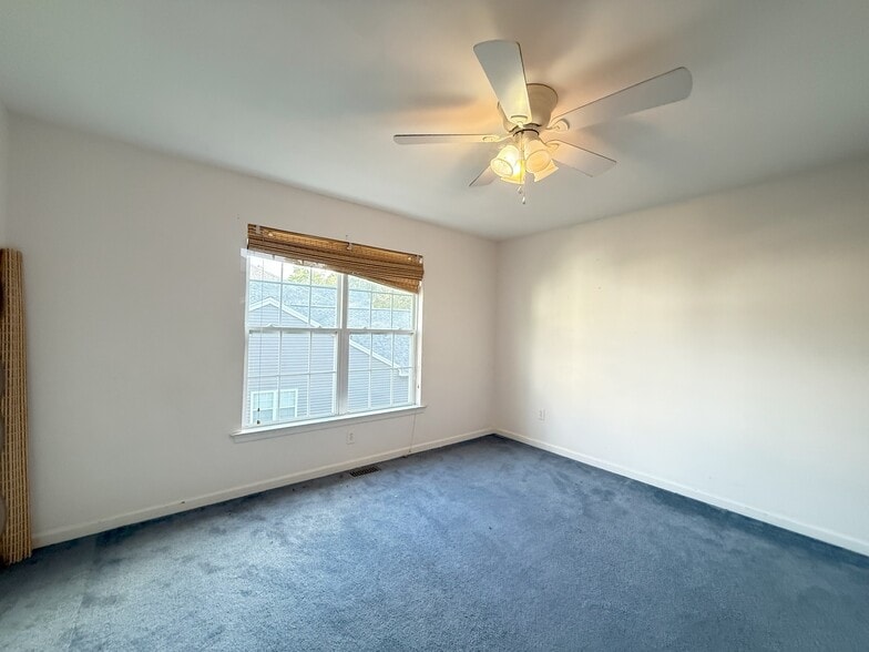 Building Photo - 3145 Pine Valley Way