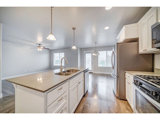 Building Photo - 629 Fall Creek Dr