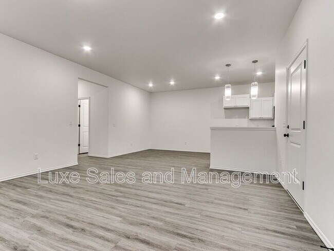 Building Photo - 8012 NW 110th Dr