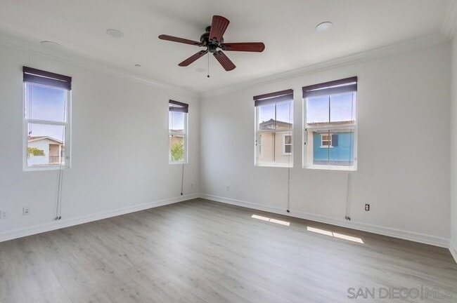 Building Photo - 2978 Beachwood Blf Wy
