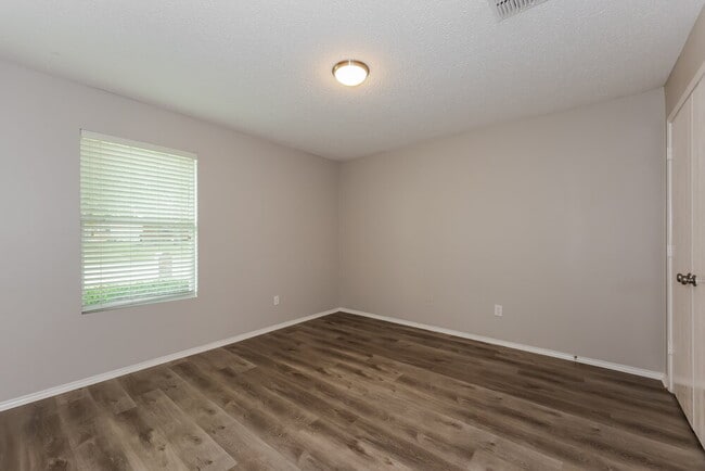 Building Photo - 1625 Creekridge Ct