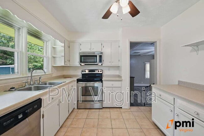 Building Photo - 812 Jasmine Ave