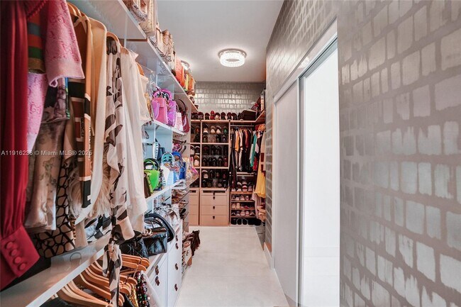 Building Photo - 3131 NE 7th Ave