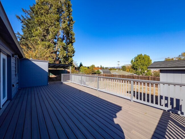 Building Photo - Charming Three Bedroom Westwood Napa Home