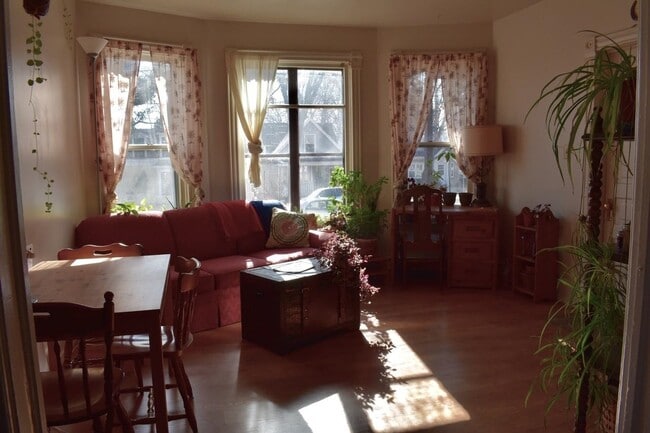 Building Photo - 1250 E Dayton St