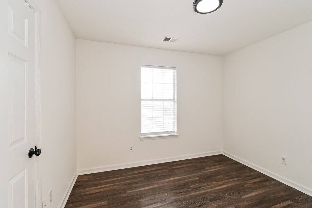 Building Photo - 7159 Creekside Dr