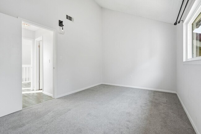 Building Photo - Premier Marina Cove end unit!!   Coastal Lifestyle at its BEST!!