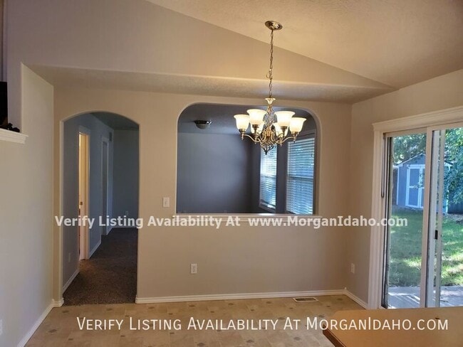 Building Photo - 4231 E English Dr