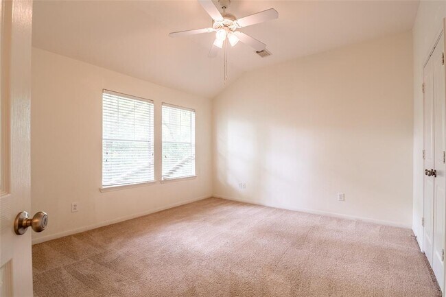 Building Photo - 16 Scarlet Woods Ct