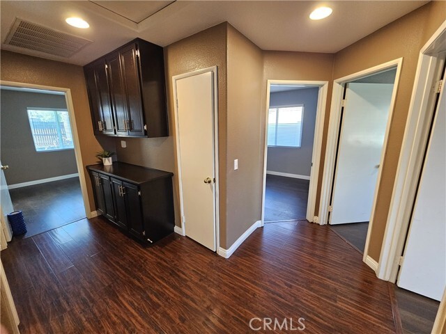 Building Photo - 525 Cedar View Dr