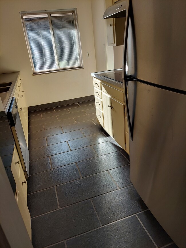 Building Photo - 2883 Charing Rd