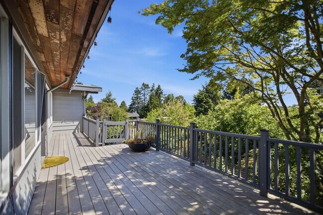 Building Photo - Spacious 4 Bed 2.5 Bath Home with Panoramic Views in Magnolia