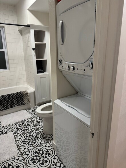 Building Photo - 702 Superior Ave