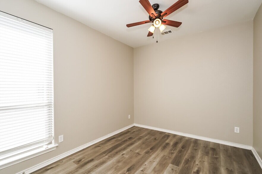 Building Photo - 3205 Stonecrop Trail