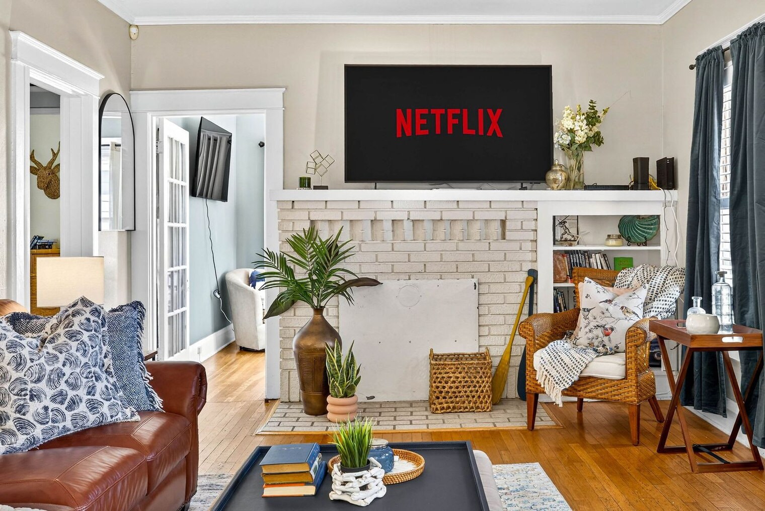 Building Photo - 3321 W San Juan St