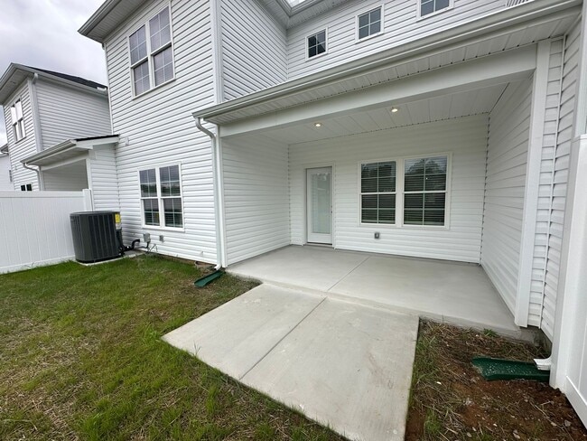Building Photo - Brand New Townhome In Shelbyville - MOVE IN SPECIAL!!