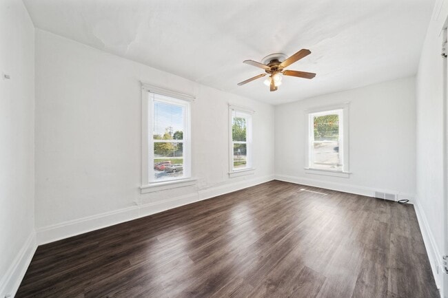 Building Photo - Stunning 3 Bedroom home in Greensburg Avai...