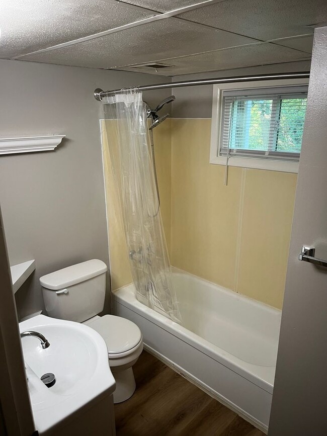 Building Photo - Spacious Two-Level Home with Dual Living Areas, 2 Kitchens & Covered Back Deck!